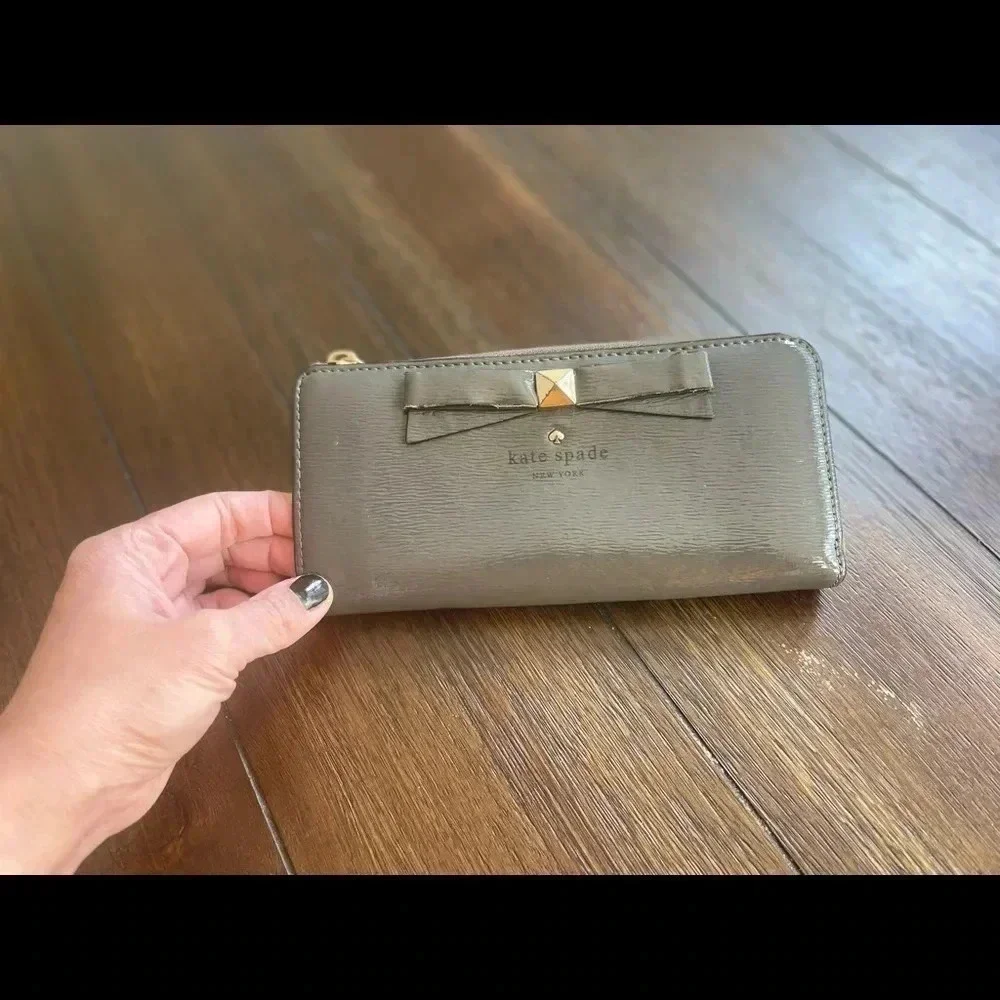 Kate Spade bow wallet